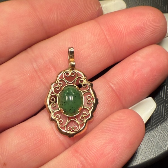 Jade Elegant Gold Pendant with Green Accent - Picture 1 of 3